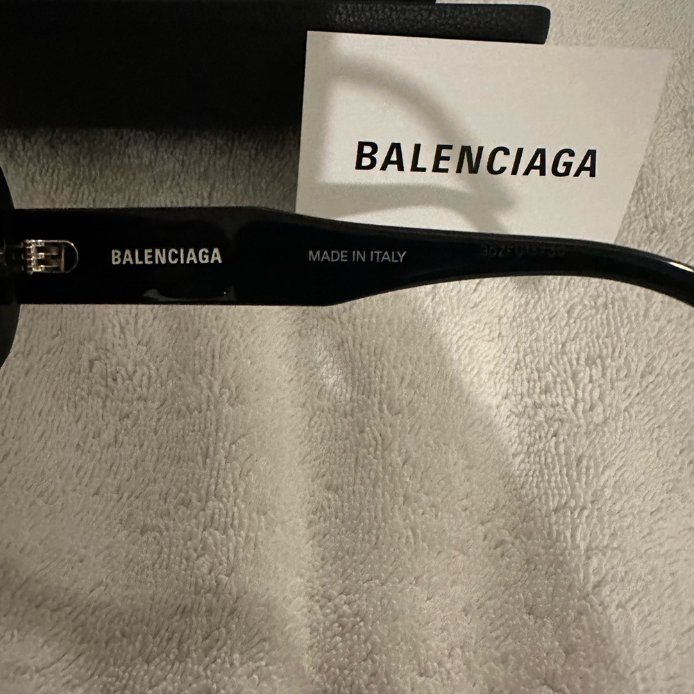 BALENCIAGA Sunglasses Authentic - Picture 5 of 11